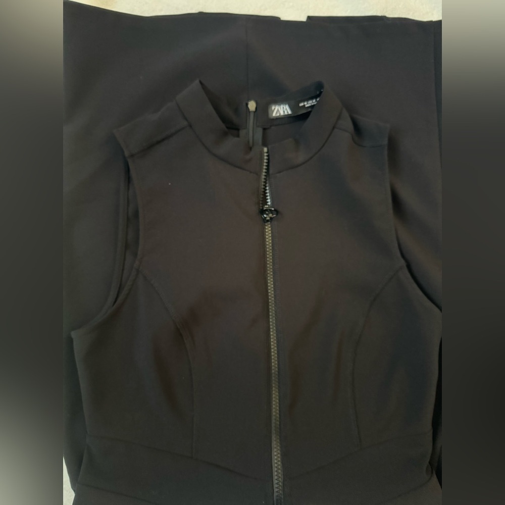 Zara Zip-Front Dress Black Solid
Sleeveless Sheath Front Slit Stretch
Size M - Picture 12 of 15